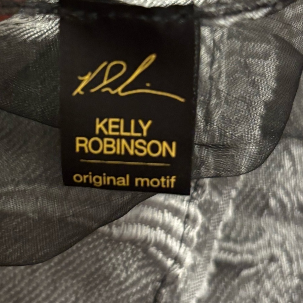 Kelly Robinson Native Scarf - Picture 2 of 2